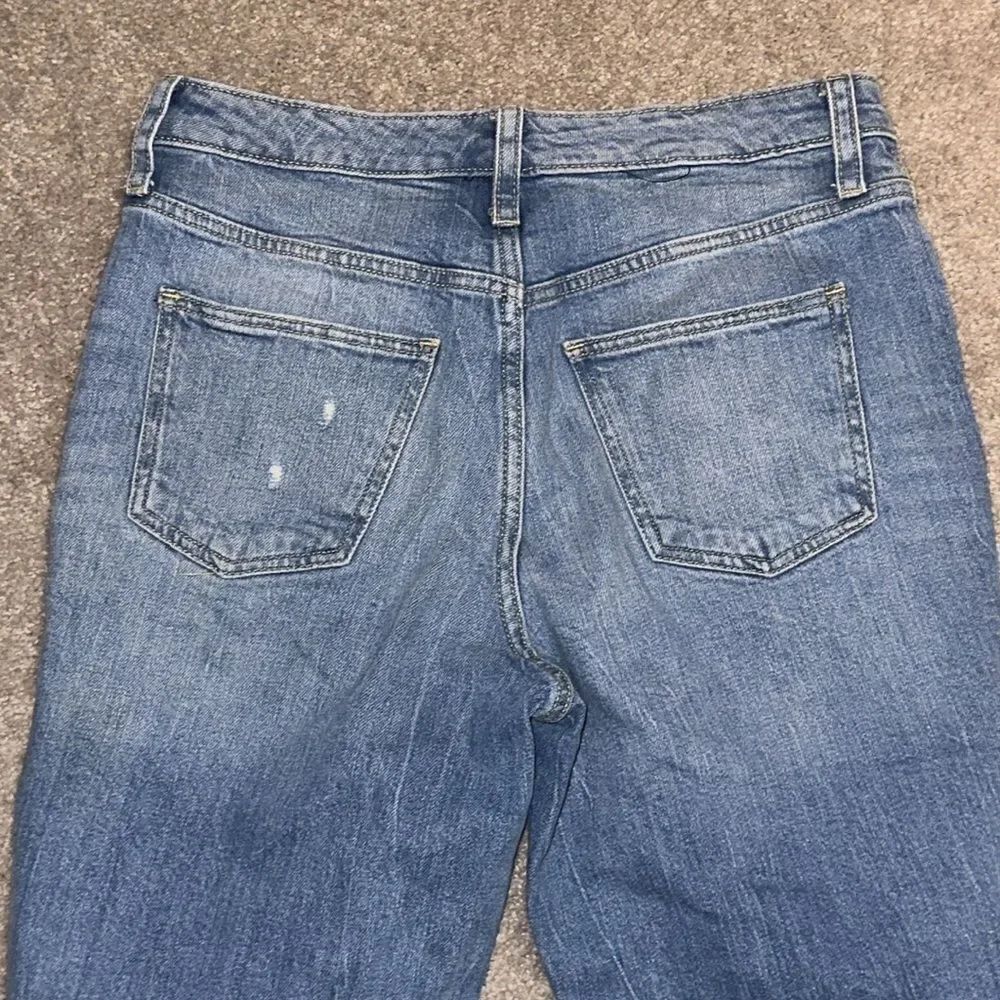 Universal Thread High Rise Straight Distressed Jeans! - Picture 9 of 14